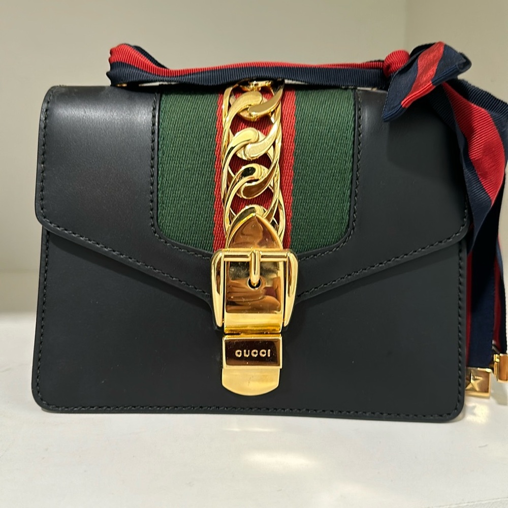 Gucci sylvie mini chain purse